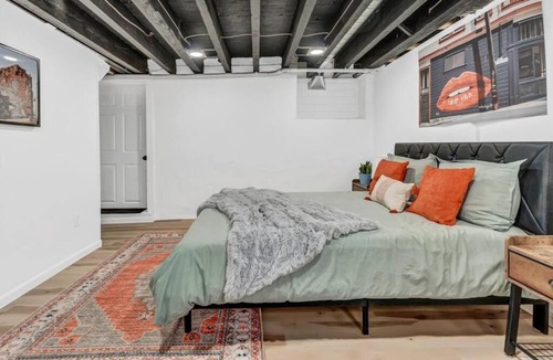 Lakeview Apartment | Trendy Two-Level Apartment