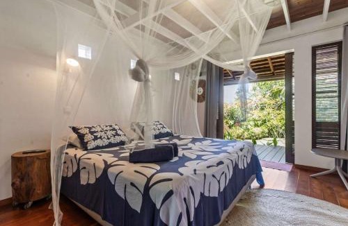 Afaahiti House | Tropical 2BR Bungalow with Private Pool