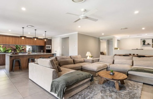 Banksia Beach House | Tropical Family Retreat