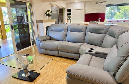 Capel Sound House | Tropical oasis/pet friendly. Golf, hot springs, beach nearby. Large games room.