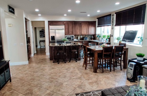 Mission Viejo House | Tropical Paradise 4 Bedroom Home sleeps 10