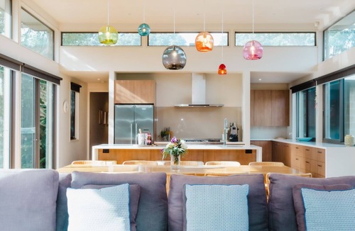 Shoreham House | Tucks Rise Shoreham is nestled amongst the vineyards and olive groves of the enchanting Tucks Road.