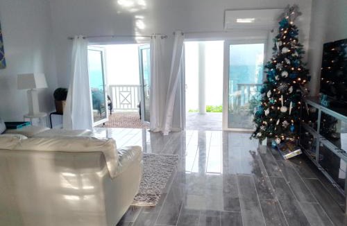 Calvin Hill Villa | Turquoise Escape new waterfront