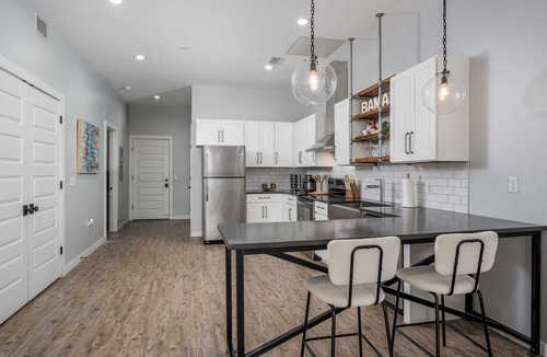 Tuscaloosa Condo | Tusk’n Escape- Walk Downtown- 2BR 2BA