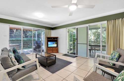 Point Lookout Apartment | Two bedroom unit in central location and only minutes walk to Deadmans.