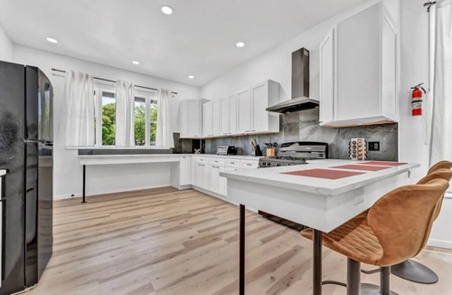 Lakeview Apartment | Two Level Apt: Dtwn Buffalo