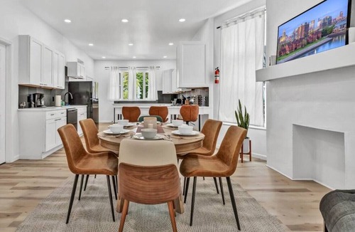 Lakeview Apartment | Two Level Apt: Dtwn Buffalo