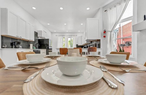 Lakeview Apartment | Two Level Apt: Dtwn Buffalo