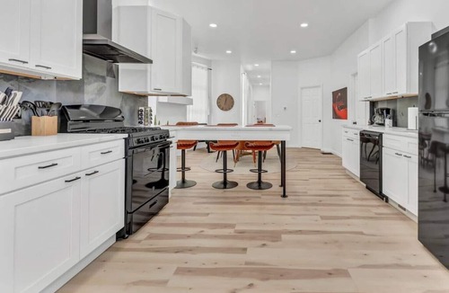Lakeview Apartment | Two Level Apt: Dtwn Buffalo