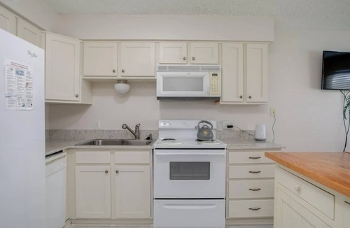 Orange Beach East Condo | Two Suns at The Beach - White Sand and Shopping