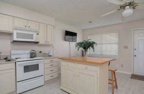 Orange Beach East Condo | Two Suns at The Beach - White Sand and Shopping