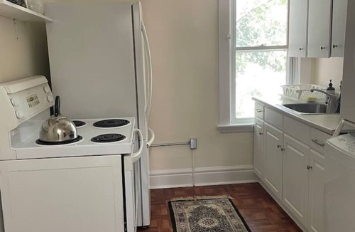 London Apartment | Unique Boho Unit Close to Downtown