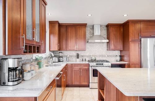 Monroe House | Unique Scenic home with King suite & Hot tub