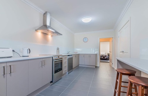 Cowes Apartment | Unit 1-83 Thompson Ave, spacious Unit in main Street, includes linen.