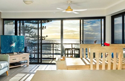 Coolum Beach Apartment | Unit 5 'Phoenix Apartments'