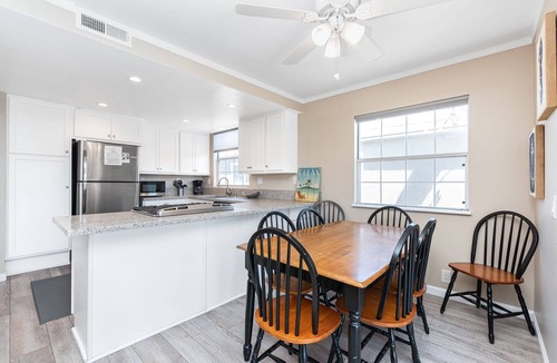 West Newport Condo | Upstairs Beachside Getaway with A/C, Rooftop Deck and Balcony - Panoramic Views!