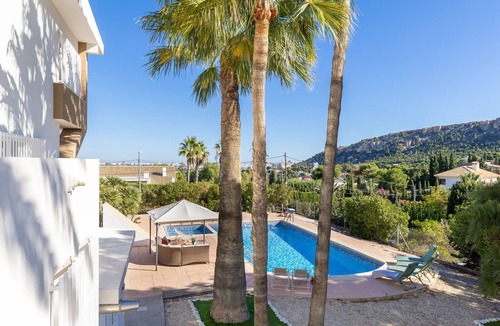 Vista Hermosa Villa | Urban Elegance by Fidalsa