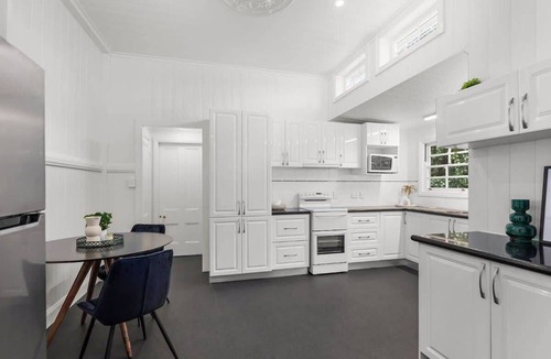 Eastern Heights House | Urban Getaway Queenslander close to Willowbank!