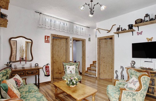 El Cercado House | Vacation Home 'Casa Osciris' with Sea View & Wi-Fi