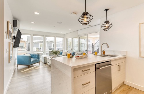 Santa Ana Heights House | Velvet Sand I by AvantStay | Steps to Newport Beach w/Outdoor Kitchen & Hot Tub
