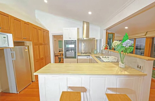 Vermont House | Vermont Big Group Holiday Entire House 8BRM VIC