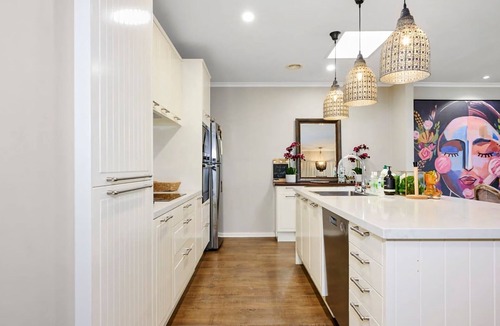 Sanctuary Lakes Apartment | Vibrant Townhouse Retreat Balcony Bliss Awaits