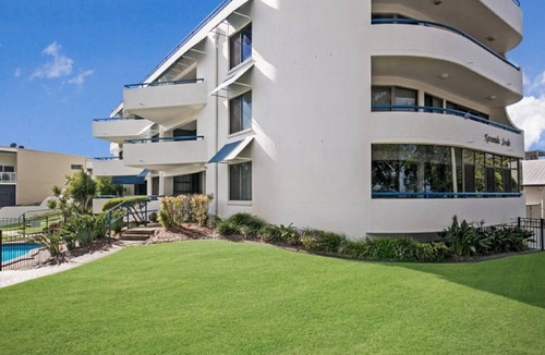 Bongaree Apartment | Views, Pool, Air-conditioning In Bongaree