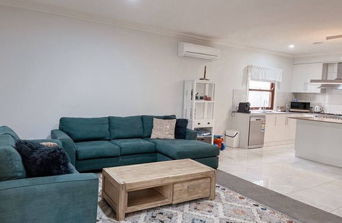Mount Gambier House | Villa @ Blue Lake