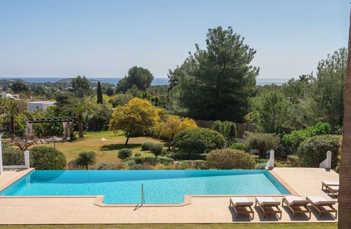 Santa Eulalia del Rio Villa | Villa in Santa Eulària Des Riu with 7 bedrooms sleeps 14