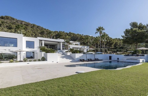 Cap Martinet Villa | Villa in Playa De Talamanca with 6 bedrooms sleeps 12