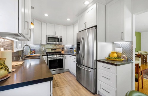 Woodland Hills House | Villa La Verde -Remodeled 4BR Villa, Pool & Guesthouse in Los Angeles