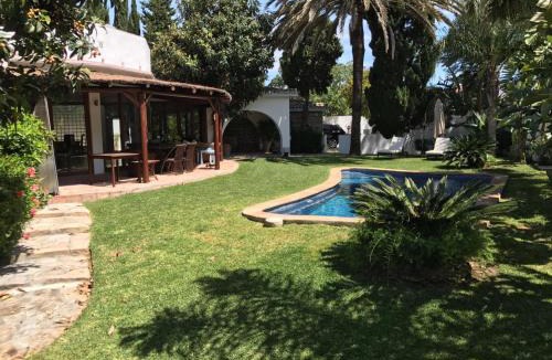 Atalaya-Isdabe Villa | Villa with Heated Pool and Jacuzzi close to Puerto Banus and Beach