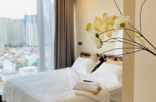 Ben Nghe Apartment | Vinhomes Ba Son District 1 - Luxury Residence in CBD