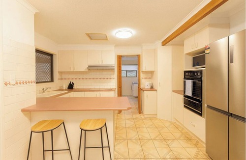 Macgregor House | Vintage Soul - Spacious 5BR family retreat in Macgregor