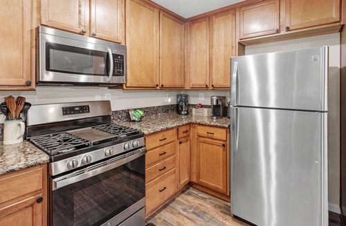 Sugarloaf House | "Vista Pines" w/Hot Tub, Deck, Arcades, King Bed, & BBQ-Dog Friendly