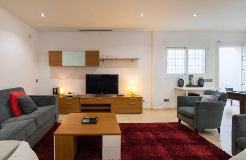 Pedregalejo Apartment | Vivienda amplia y cómoda hasta 10 huéspedes.