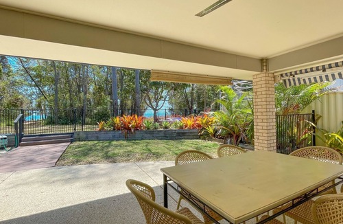 Toogoom House | Wags On The Beach - Toogoom - Beachfront- 4BR-Aircon- Pets OK