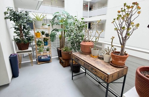 Hollywood Apartment | Walk of Fame ✦ Heart of Hollywood ✦ King Retreat