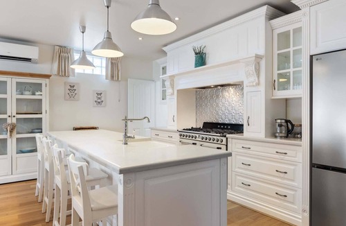 North Adelaide House | Walk to Adelaide Oval & CBD | Luxury Cottage