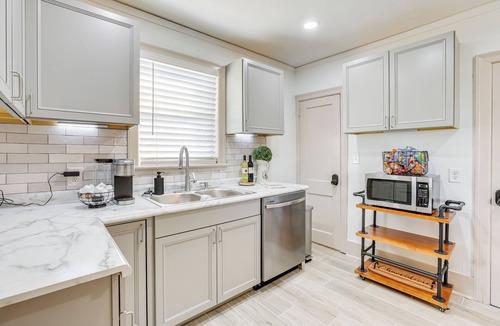 Birmingham Cottage | Walk to Amphitheater & Stadium: Home w/Deck!
