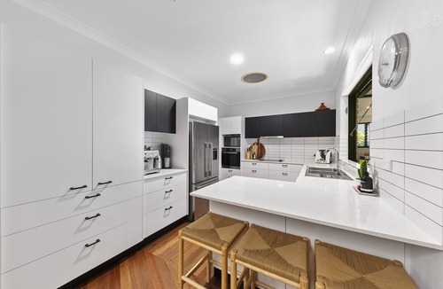 Maroochydore House | Walk to Beach! Amazing Outdoor Entertainment Area with Pool & Firepit !