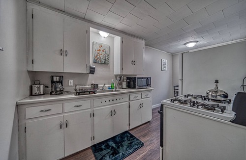 Hamburg Apartment | Walking Distance + Free Parking Village of Hamburg