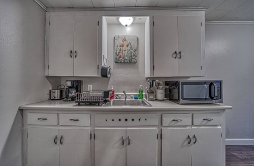 Hamburg Apartment | Walking Distance + Free Parking Village of Hamburg