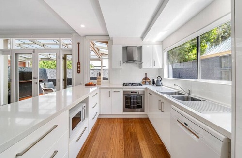 Parkside House | Waratah Cottage—1910s Boutique Heritage