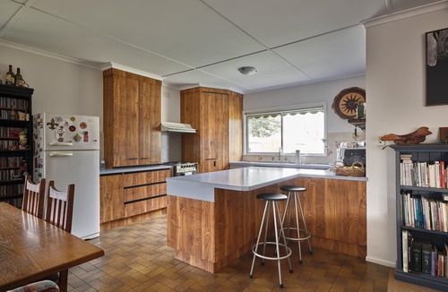 Rosebud House | Warraburra Beach Shack Rosebud - with private beach box. - Enjoy your own beach box with chairs, umbrella, boogie boards and more!