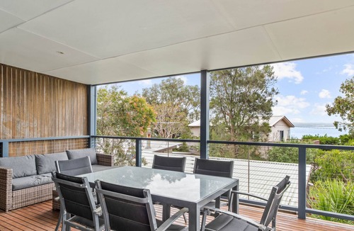 Ventnor House | Water views150m from safe beach, 2 STORY holiday house in Ventnor free WIFI