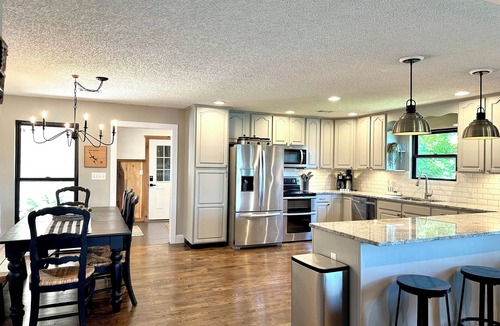 Deatsville House | Waterfront Lakehouse Retreat!
