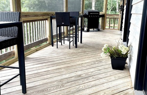 Deatsville House | Waterfront Lakehouse Retreat!