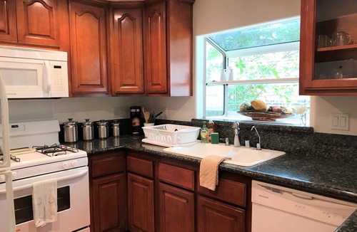 Sherman Oaks House | We require no menial chores or unreasonable fees! A charming LA cottage!