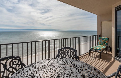 Orange Beach East Condo | WEEKLY SPECIALS! Perfect Location! 2 Bedroom GULF FRONT